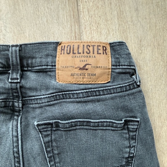 Two pairs of Hollister Skinny Jeans in Denim Blue and Charcoal Gray  SZ 26x28 - Picture 8 of 15